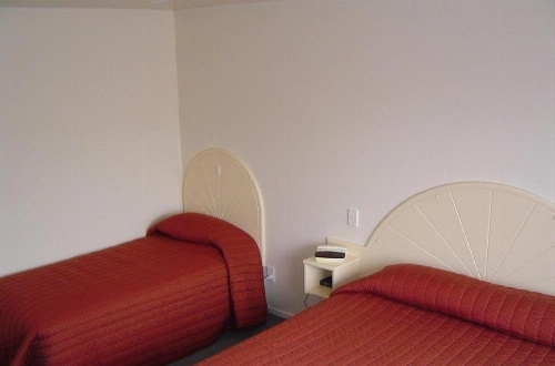 Valdez Motor Lodge image 11