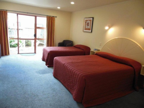 Valdez Motor Lodge image 12